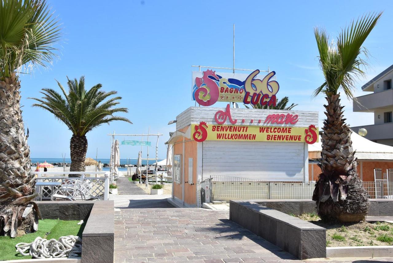 Hotel Crisvan Rimini Exterior photo